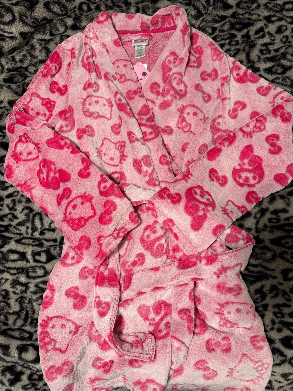 Hello Kitty Robe - Picture 2 of 3